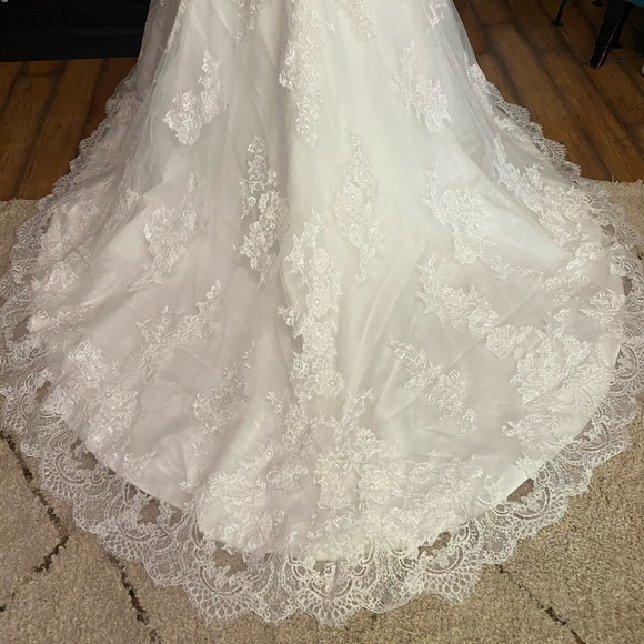 Impression Bridal Gown Size 12. NWT - Picture 4 of 9